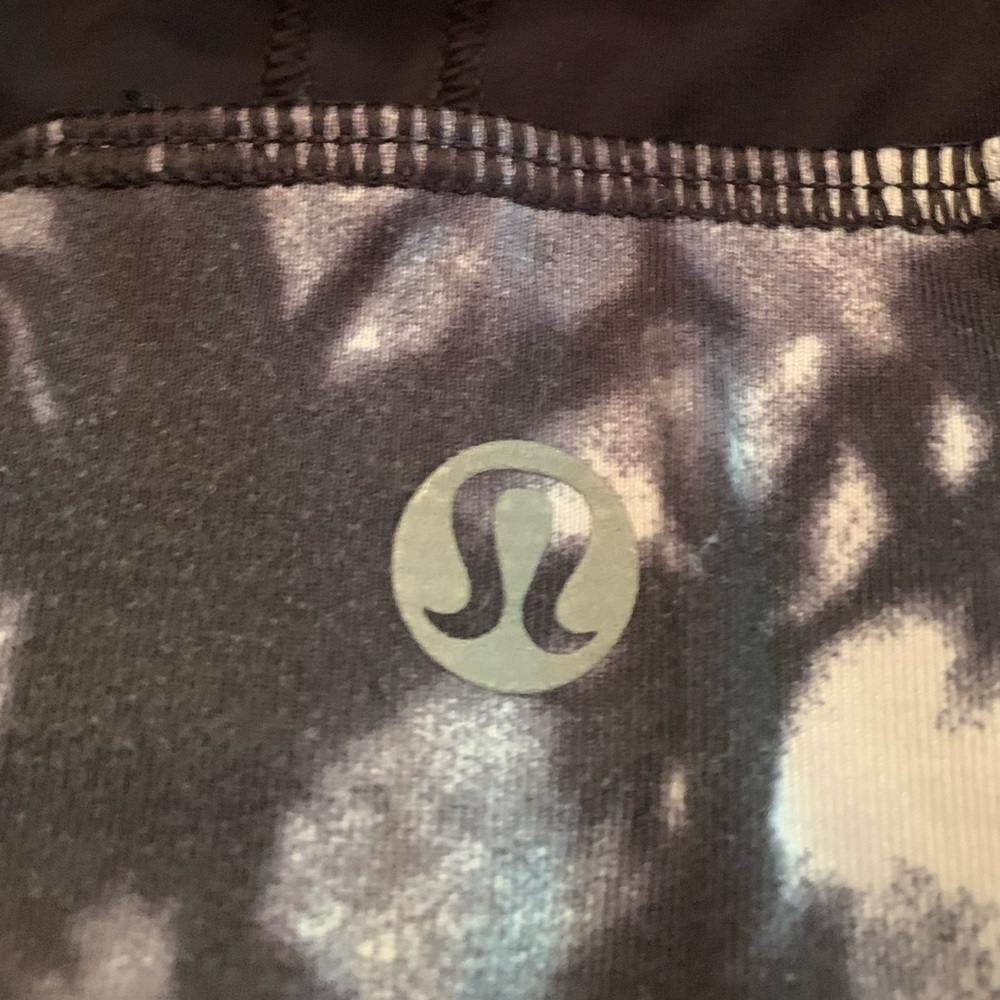 Lululemon Sunshine Saluation Bra size 6